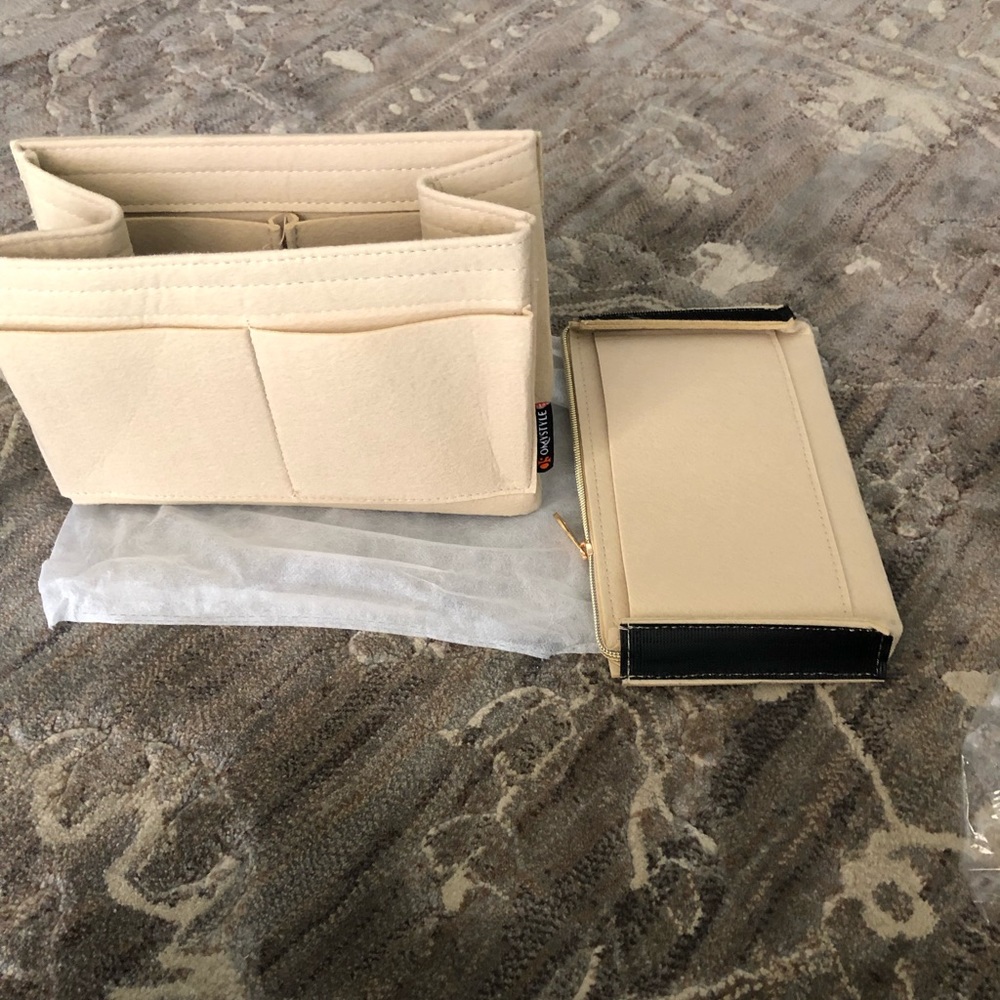 Omystyle Purse Organizer. Brand new never used. Size Large